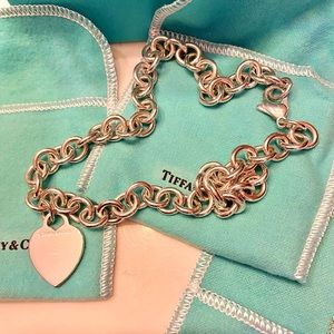 Classic Tiffany & Co heart necklace